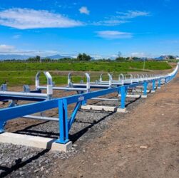 Jalur
penyangga sistem ban berjalan (conveyor belt support structure)