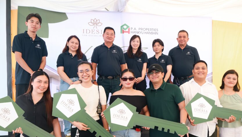 ssfd
Executives of P.A.
Properties and Hankyu Hanshin Properties Corp. Philippines lead the ceremonial
key handover for the first homeowners of Idesia San Jose del Monte, marking the
official turnover of the project