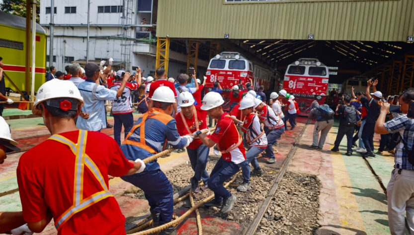 Semangat HUT Kemerdekaan RI ke-81, Insan KAI Daop 2 Bandung Perkuat Kekompakan dan Komitmen Hadirkan Perjalanan KA Aman, Nyaman, dan Tepat Waktu Semangat HUT Kemerdekaan RI ke-81, Insan KAI Daop 2 Bandung Perkuat Kekompakan dan Komitmen Hadirkan Perjalanan KA Aman, Nyaman, dan Tepat Waktu