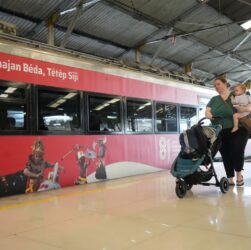 KAI Daop 2 Bandung, Percantik Stasiun dan KA dengan Ornamen Kemerdekaan KAI Daop 2 Bandung, Percantik Stasiun dan KA dengan Ornamen Kemerdekaan