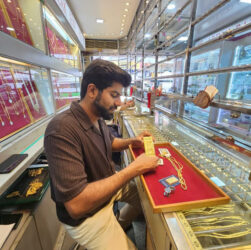 Evaluating Gold Spread: Why Buying and Selling Bullion Bars Through Specialized Gold Dealers May Offer Better Value Than Traditional Channels